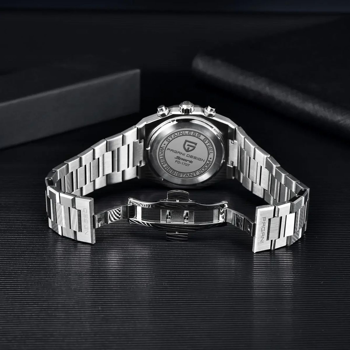 Bold Chronograph Quartz Watch with Sapphire Glass and Calendar