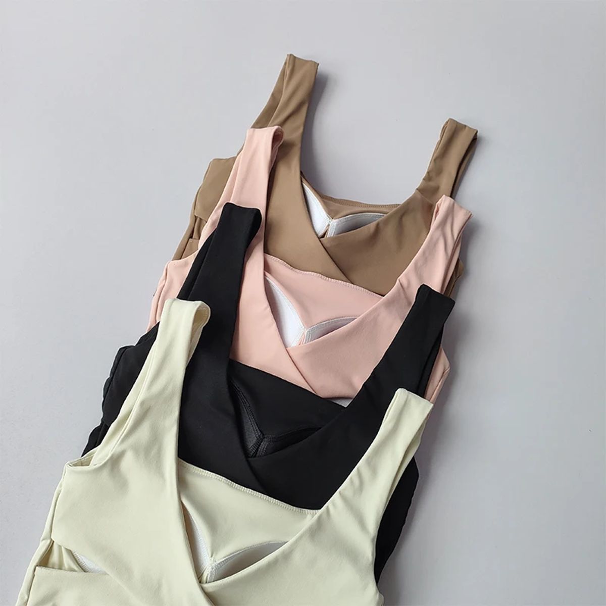 Cross Back Sports Bra with Shockproof Support and Quick Dry Fabric
