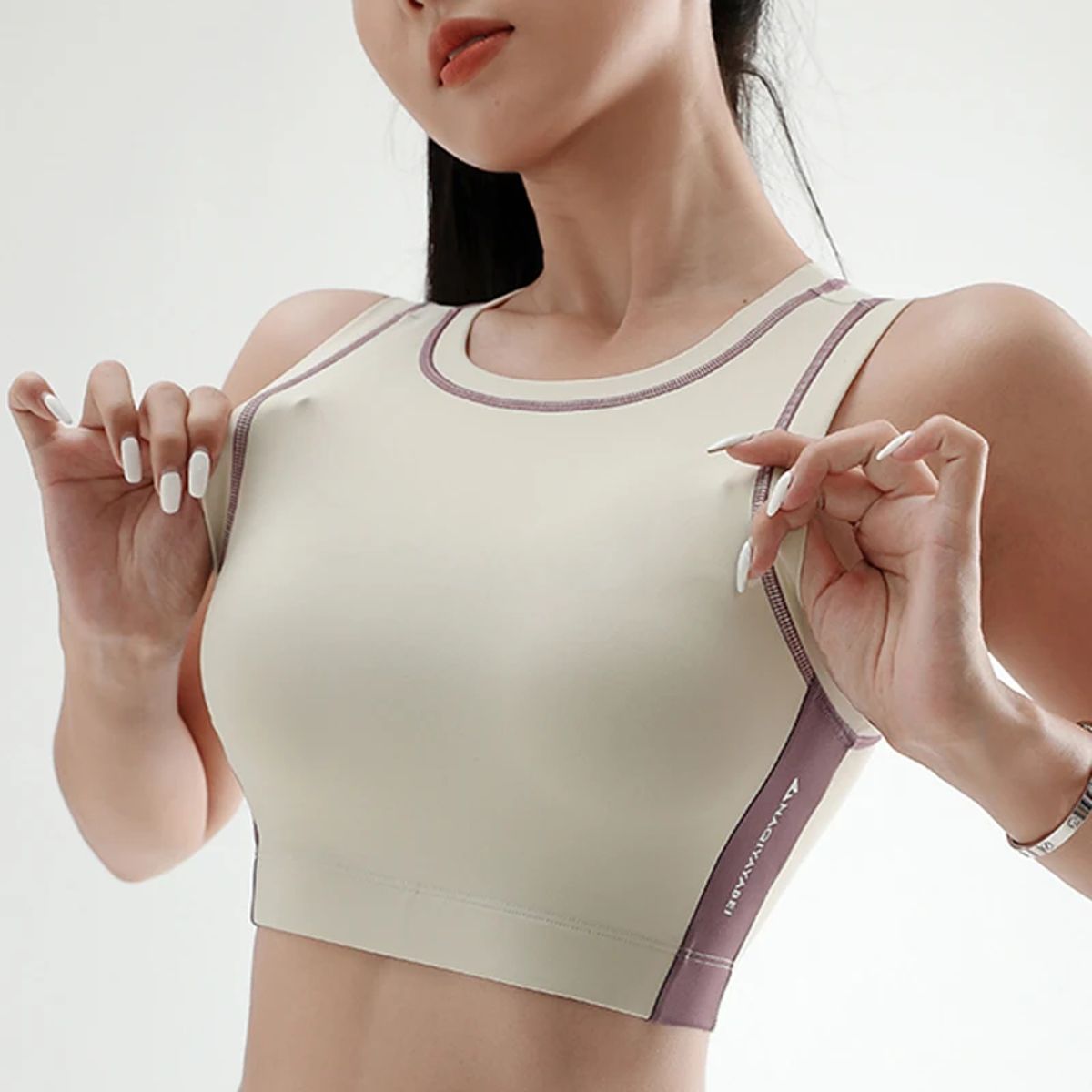 Shockproof Yoga Sports Bra with Colorblock Pullover Design