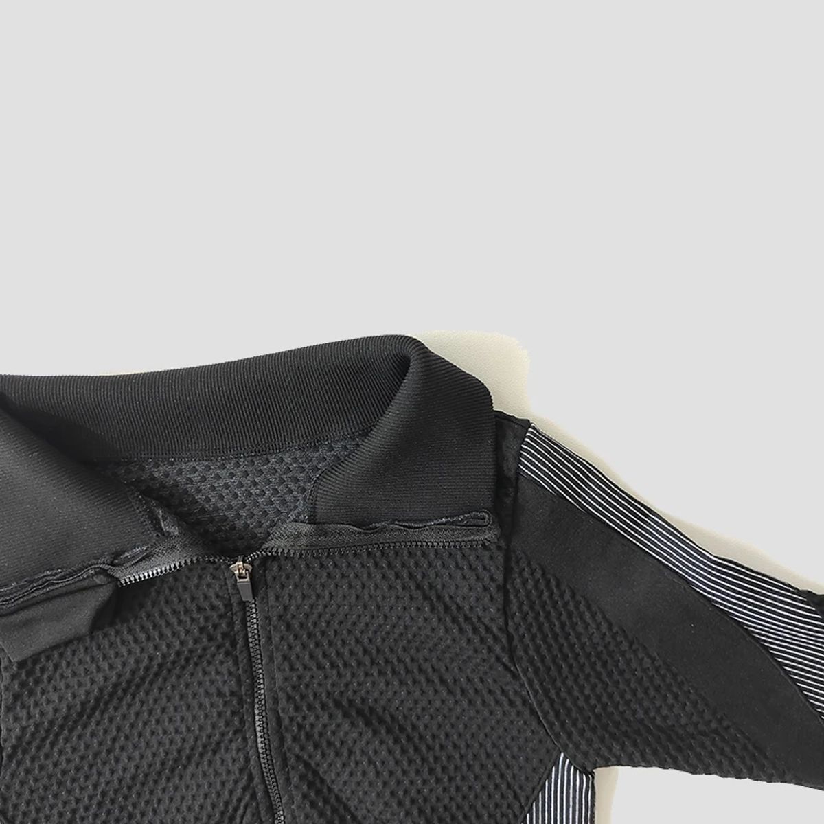 Seamless Long Sleeve Yoga T-Shirt with Zipper and Comfort Fit Seamless Long Sleeve Yoga T-Shirt with Zipper and Comfort Fit