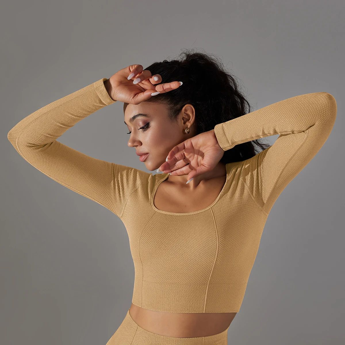 Long Sleeve Crop Yoga T-Shirt with Breathable Stretch Fit