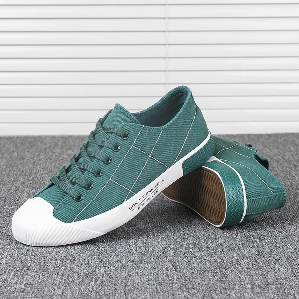 Lightweight Canvas Lace-Up Sneakers for Everyday Casual Wear