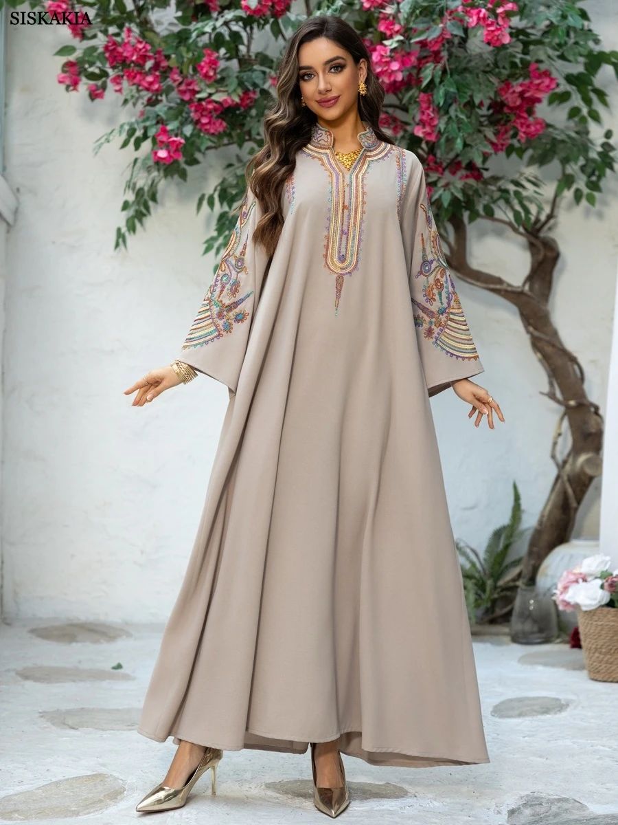 Elegant Floral Embroidered Guipure Jalabiya with Long Sleeves