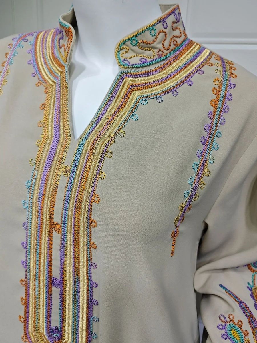 Elegant Floral Embroidered Guipure Jalabiya with Long Sleeves