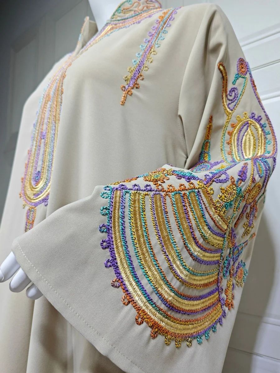 Elegant Floral Embroidered Guipure Jalabiya with Long Sleeves