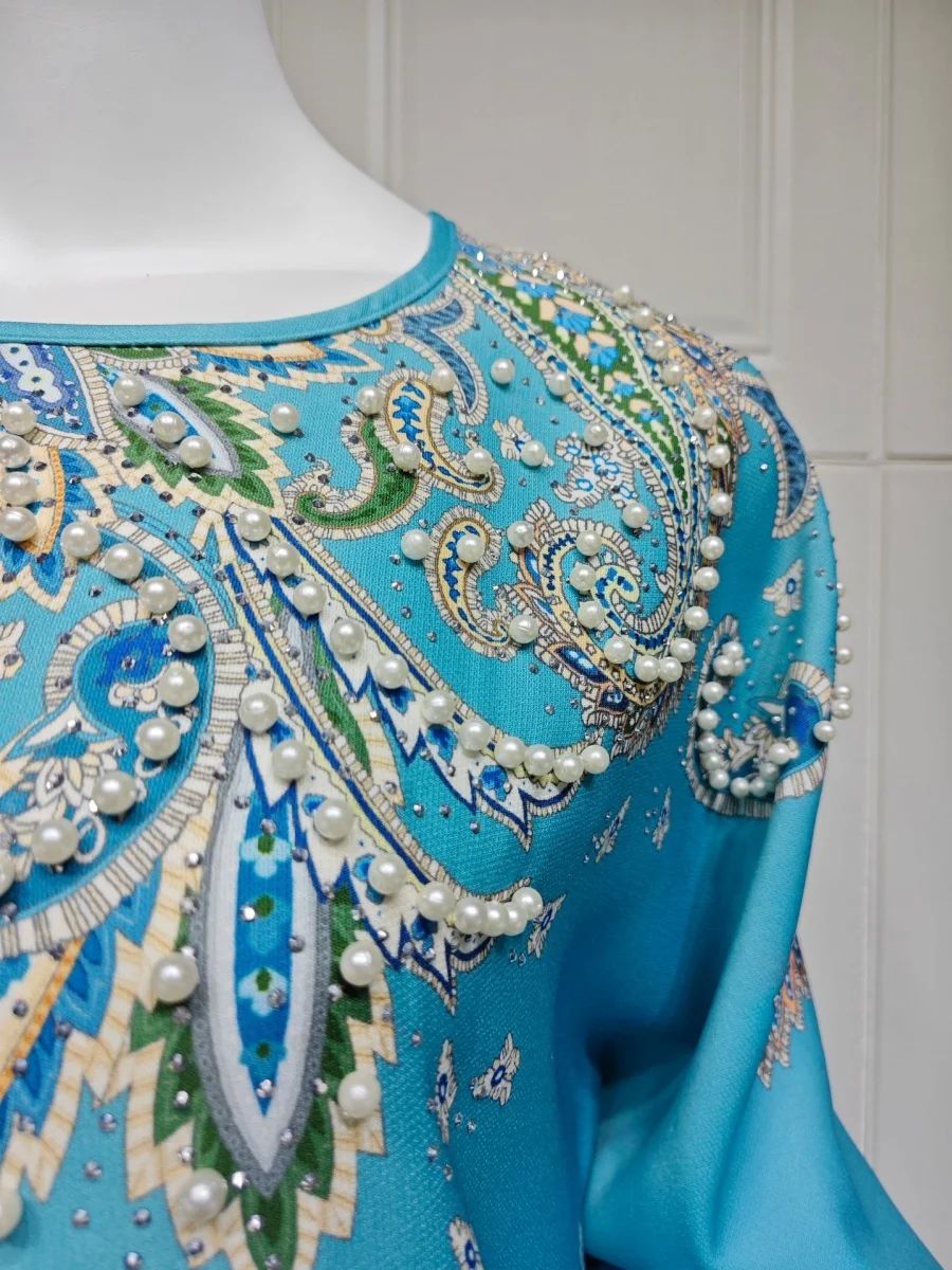 Elegant Floral Beaded Round-Neck Kaftan with Long Sleeves