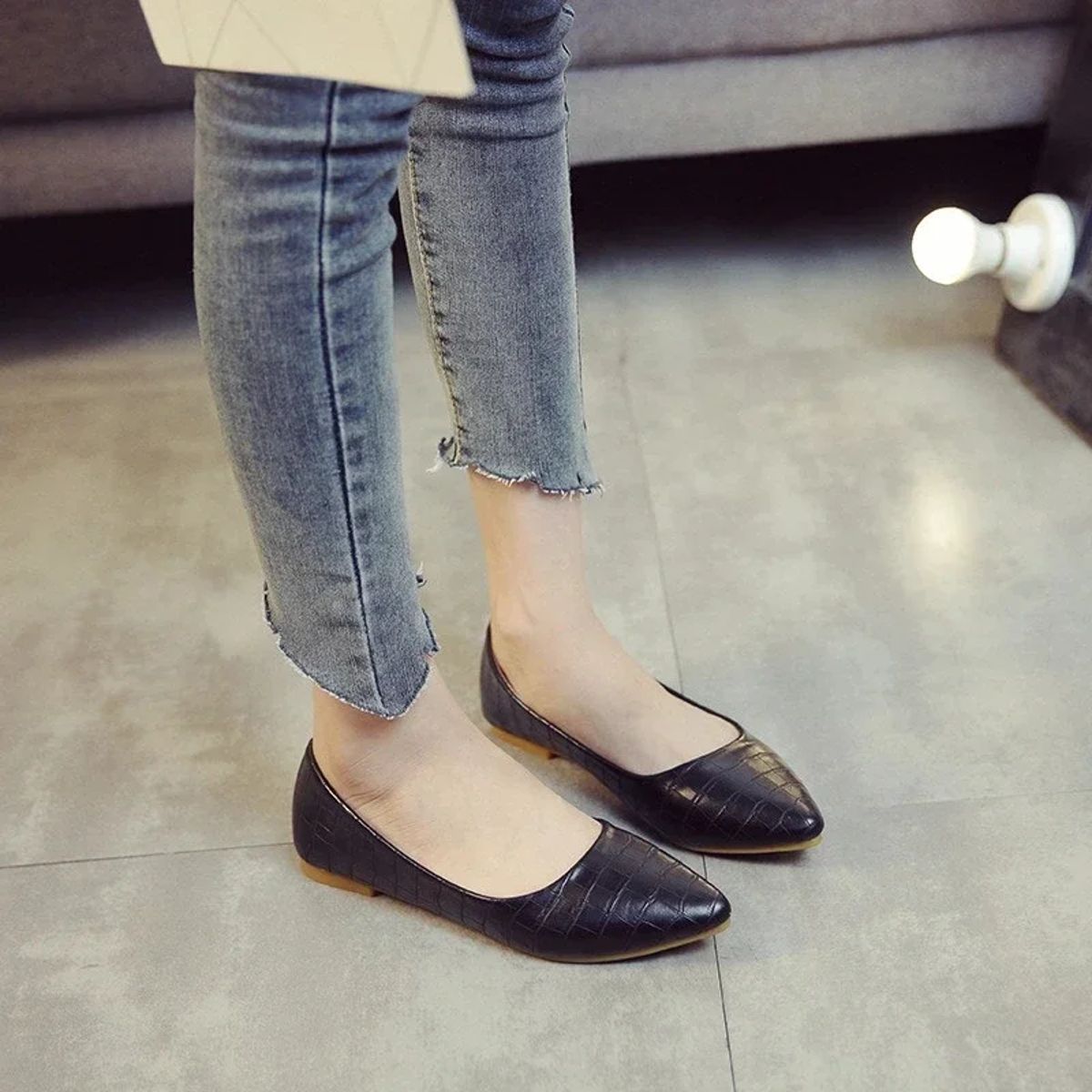 Pointed Toe Flat Shoes with Snake Pattern for Women Pointed Toe Flat Shoes with Snake Pattern for Women