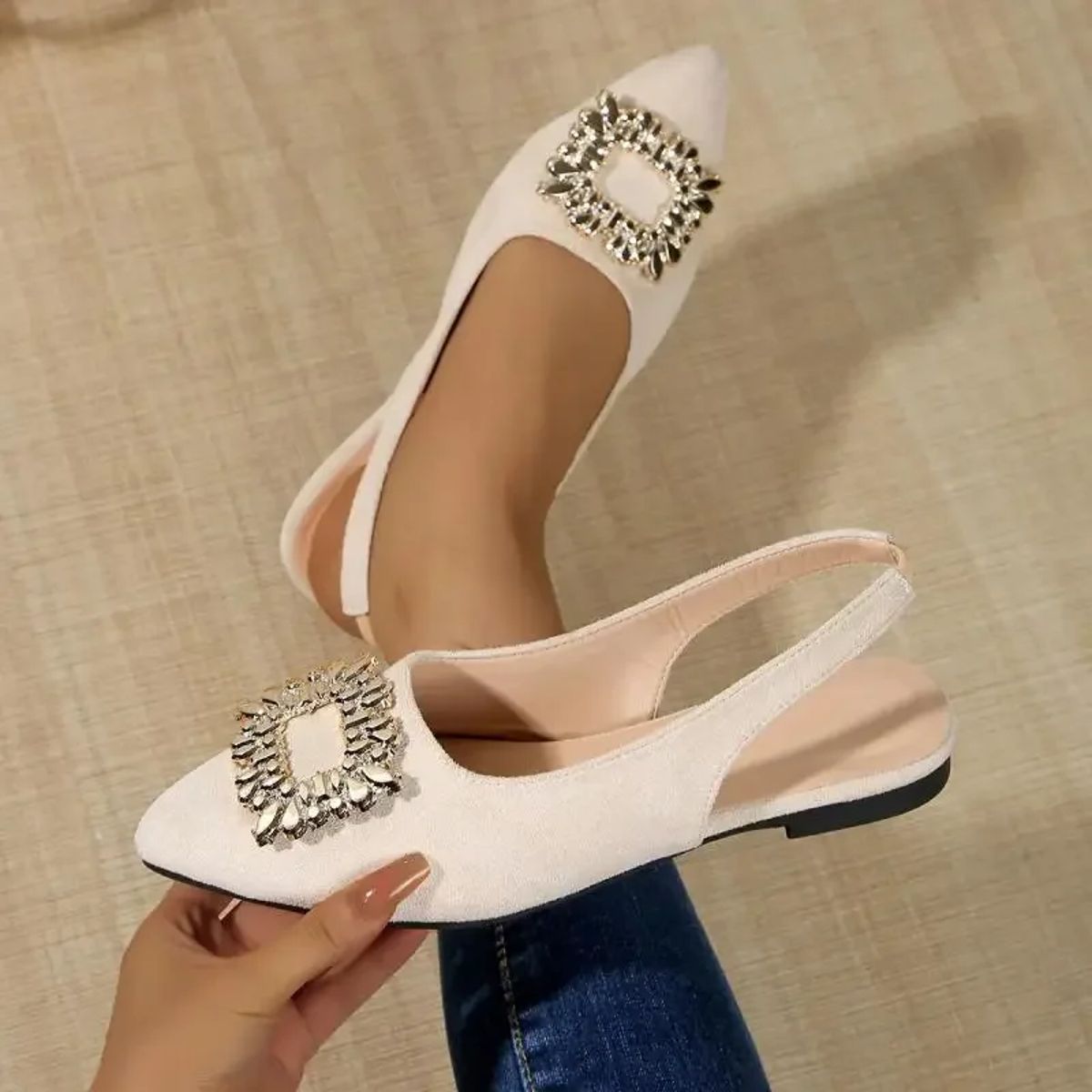 Elegant Flat Sandals with Crystal Buckle for Daily Wear Elegant Flat Sandals with Crystal Buckle for Daily Wear