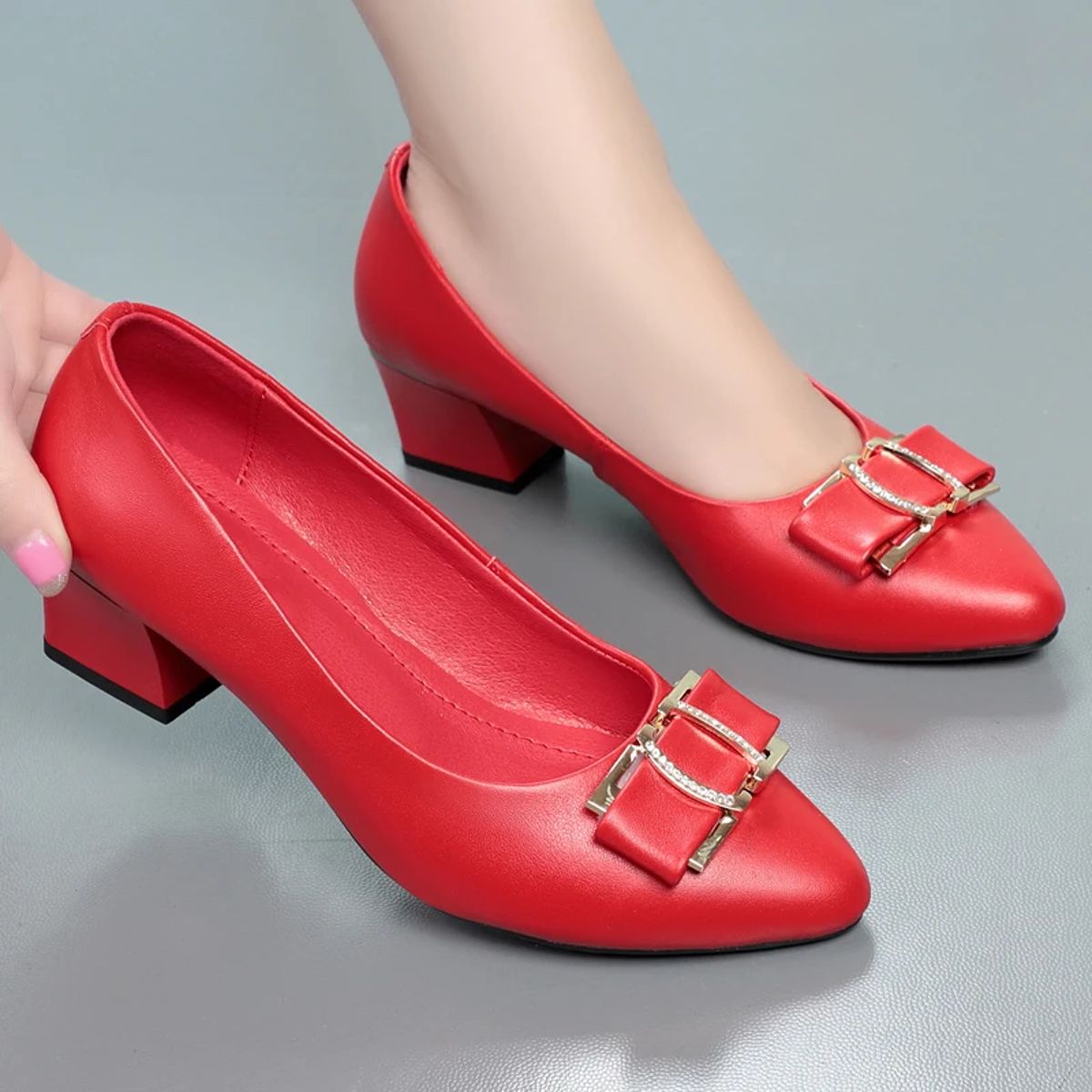 Elegant Women's Mid-Heel Pointed Toe Genuine Leather Pumps