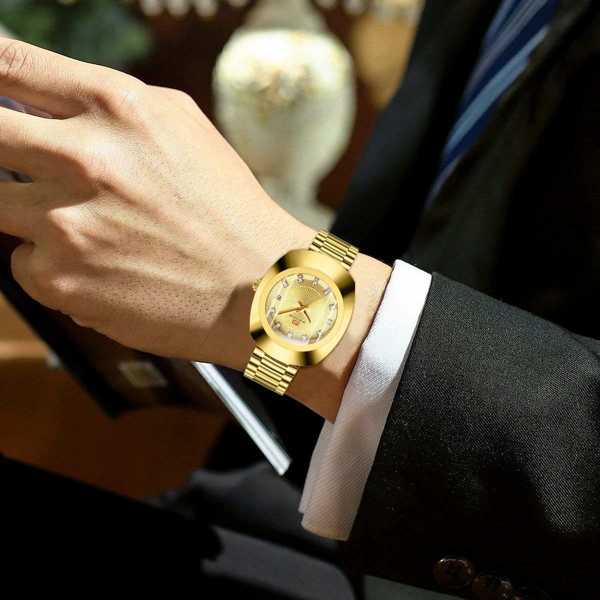Luxury Oval Quartz Watch with Gemstone Design and Diamonds Luxury Oval Quartz Watch with Gemstone Design and Diamonds