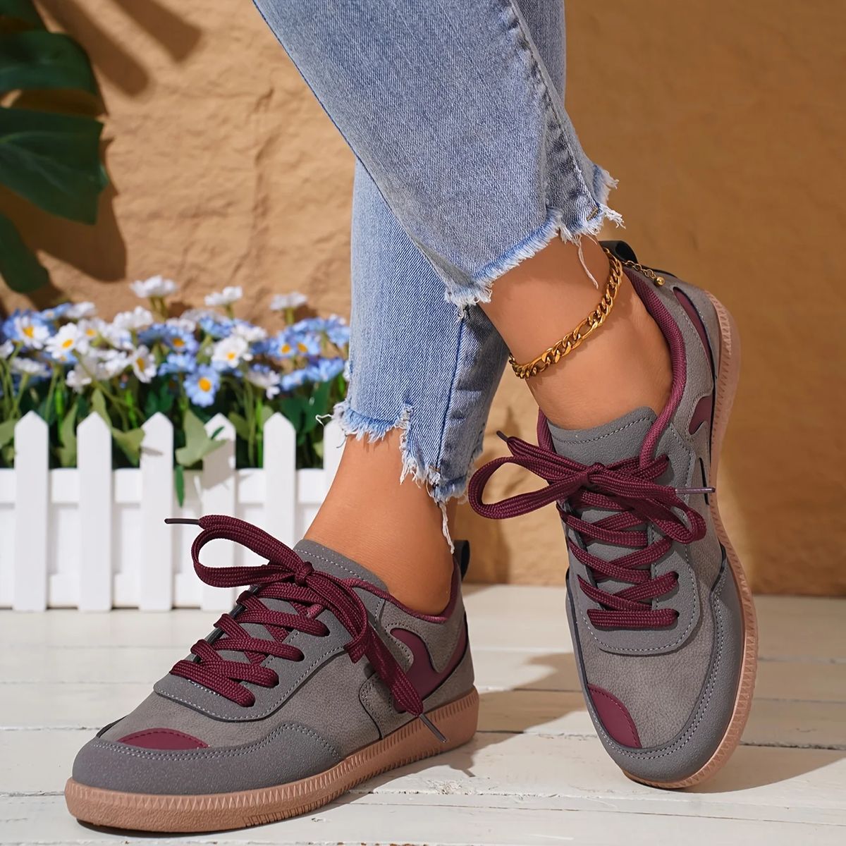 Elegant Retro Style Lightweight Women's Running and Casual Sneakers