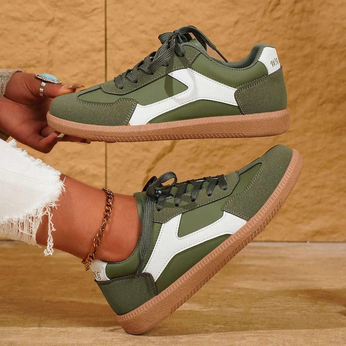Women's Contrast Color Flat Sneakers with Soft Sole and Comfort Fit