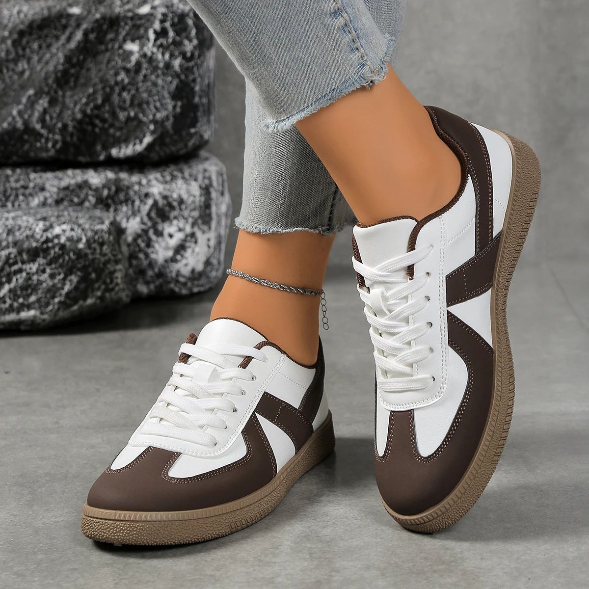 Bzqbzx - Women's Low Top Sneakers 1