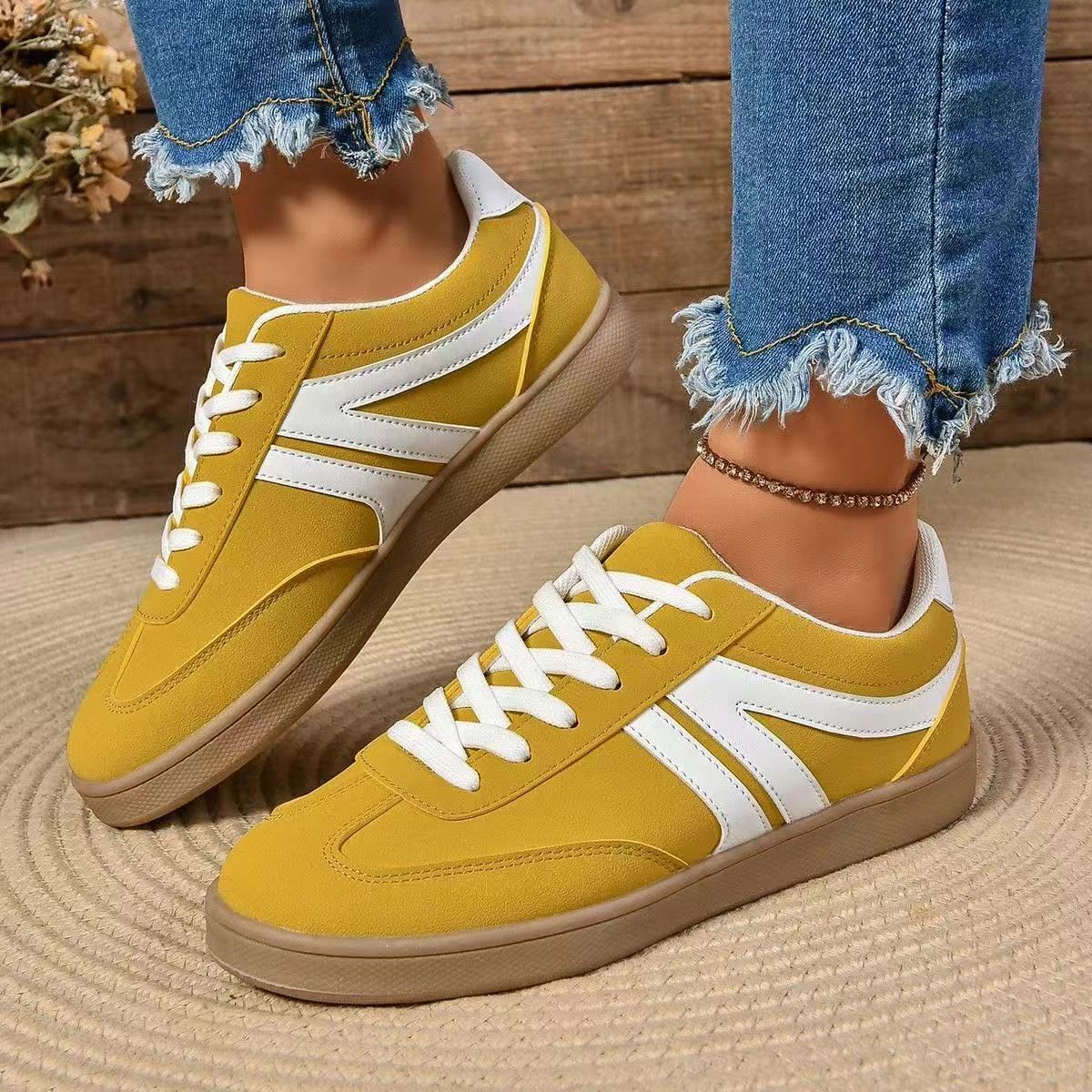 Women's Classic Low-Cut Lace-Up Sneakers for All-Year Casual Wear Women's Classic Low-Cut Lace-Up Sneakers for All-Year Casual Wear