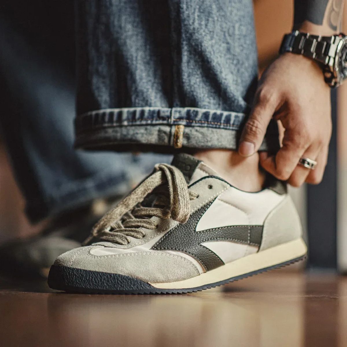 Men's Retro Geometric Low Top Sneakers with Breathable Design Men's Retro Geometric Low Top Sneakers with Breathable Design