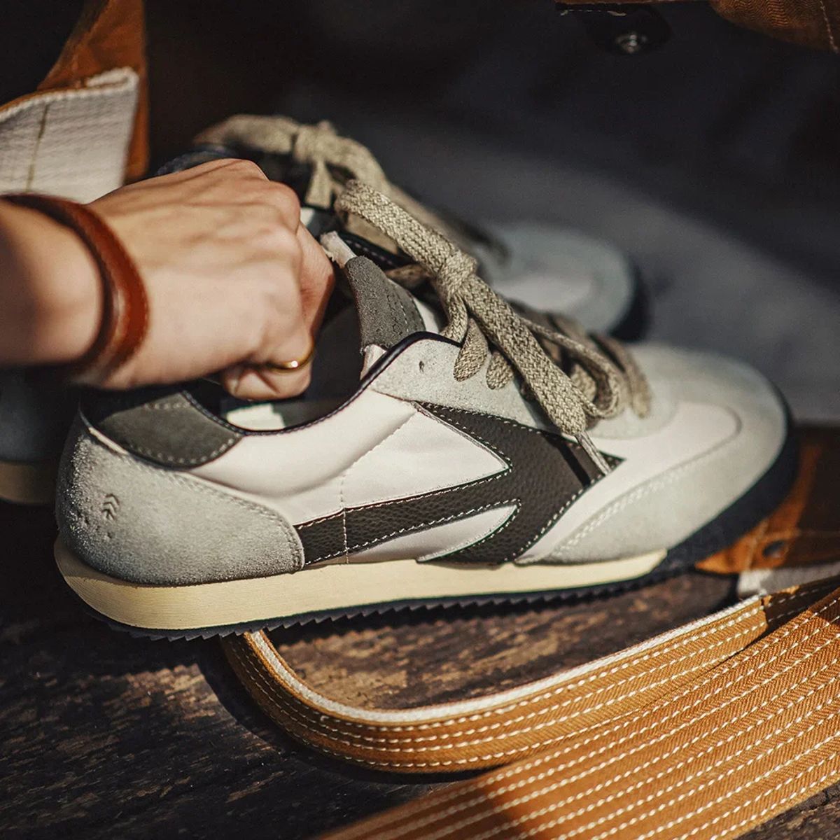 Men's Retro Geometric Low Top Sneakers with Breathable Design Men's Retro Geometric Low Top Sneakers with Breathable Design