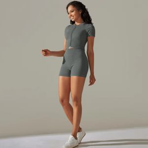 Seamless Women's Yoga Set with Zipper Top and Shorts