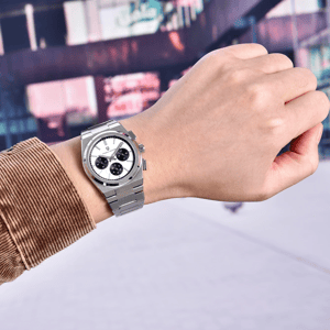 Luxury Chronograph Quartz Watch with Sapphire Glass and Style Luxury Chronograph Quartz Watch with Sapphire Glass and Style