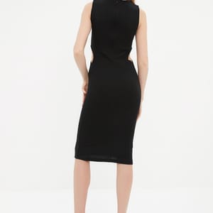 Knitted Cut Out Detail Dress - Midi Dresses 24