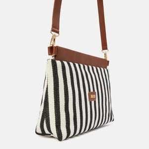 Stylish Canvas Shoulder Bag with Spacious Single Compartment Design