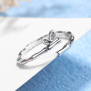 Sleek 925 Sterling Silver Leaf Ring – A Minimalist Design with a Touch of Sweet Charm