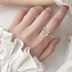 Elegant 925 Sterling Silver Micro-Insert Small Leaves Opening Ring Elegant 925 Sterling Silver Micro-Insert Small Leaves Opening Ring