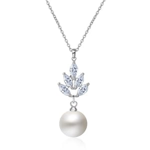 Elegant Leaf Pendant Necklace with Imitation Pearl for Women