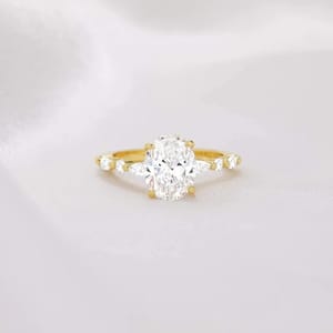 Elegant 3CT Sterling Silver Oval Cut Zirconia Engagement Ring