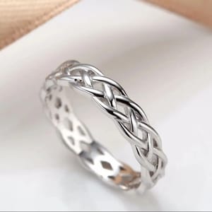 Elegant 925 Sterling Silver Celtic Knot Eternity Ring Elegant 925 Sterling Silver Celtic Knot Eternity Ring