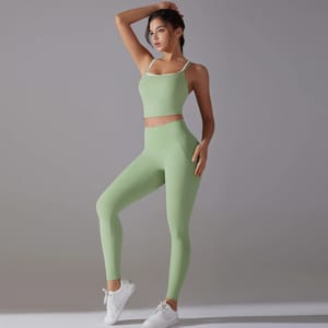 Women's Sleeveless Yoga and Fitness Set with Halter Top Women's Sleeveless Yoga and Fitness Set with Halter Top