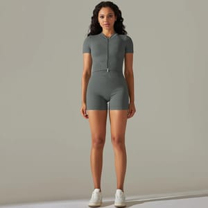 Seamless Women's Yoga Set with Zipper Top and Shorts