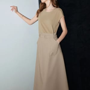 Elegant Sleeveless Mid-Length Dress with Pockets and Waist Tie