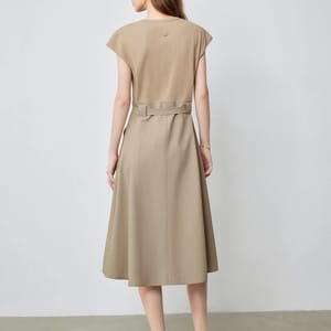 Elegant Sleeveless Mid-Length Dress with Pockets and Waist Tie