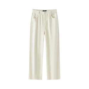 Slim Fit Straight-Leg Jeans for Women – Trendy and Versatile