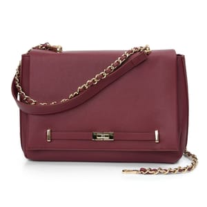 Minimalist Flap Chain Shoulder Bag with Letter Print Design