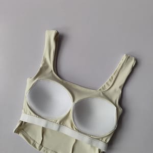 Cross Back Sports Bra with Shockproof Support and Quick Dry Fabric