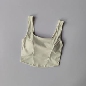 Cross Back Sports Bra with Shockproof Support and Quick Dry Fabric