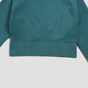 Seamless Long Sleeve Crop Top with Thumb Holes Seamless Long Sleeve Crop Top with Thumb Holes