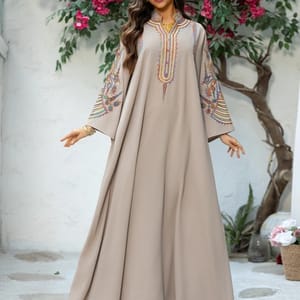 Elegant Floral Embroidered Guipure Jalabiya with Long Sleeves