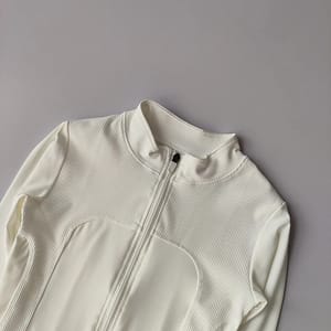 Seamless Slim Fit Zip Jacket for Yoga and Running