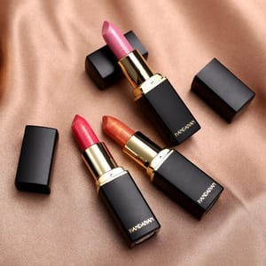 Pearl Moisturizing Lipstick with Black Tube and Gold Shine Pearl Moisturizing Lipstick with Black Tube and Gold Shine
