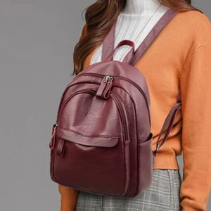 Stylish Women’s Leather Backpack with Large Capacity and Compartments
