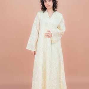 Elegant Floral Embroidered Jalabiya for Stylish Comfort