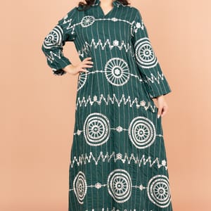 Graceful Flowing Jalabiya with Delicate Embroidered Detailing