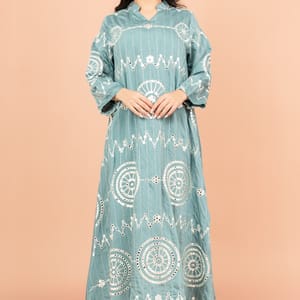 Graceful Flowing Jalabiya with Delicate Embroidered Detailing
