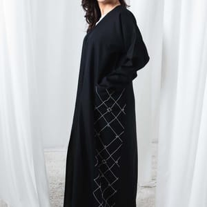 Classic Black Embroidered Pocket Abaya - Side Panel Elegance