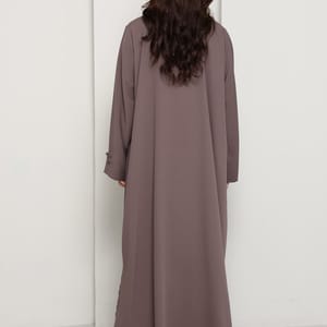 Mocha Brown Closed Abaya with Tonal Loop Fastenings Msquare Fashion - Women's Abayas 4