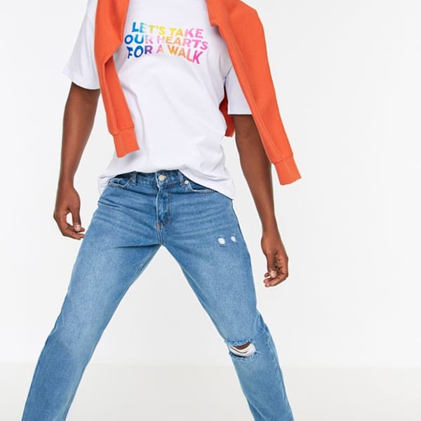 Distressed Straight Fit Jeans