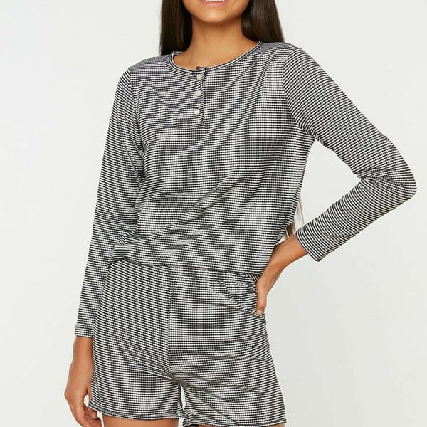 Checked Black And White Knitted Shorts Women's Set