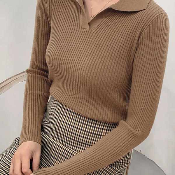 Elegant Contrast Knit Pullover with Lapel and Ribbed Design